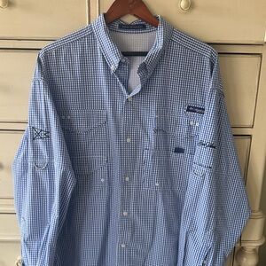 Columbia Men's Blue Gingham Button-Down vented fishing shirt. Sea Island logo